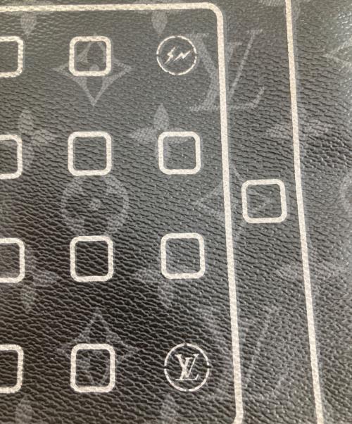 LOUIS VUITTON（ルイ ヴィトン）LOUIS VUITTON (ルイ ヴィトン) FRAGMENT DESIGN (フラグメントデザイン) チェーンポーチ　M64449 ブラックの古着・服飾アイテム