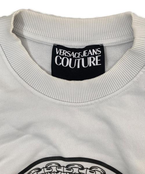 VERSACE JEANS COUTURE（ヴェルサーチ ジーンズクチュール）VERSACE JEANS COUTURE (ヴェルサーチ ジーンズクチュール) ロゴスウェット　B7GWA7TT-30318 ホワイト サイズ:XSの古着・服飾アイテム