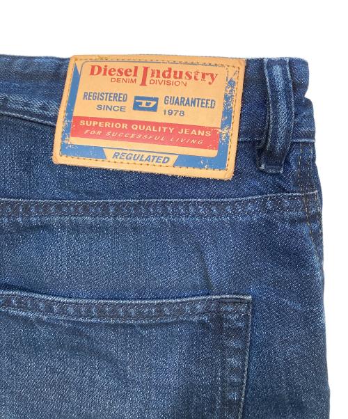 DIESEL（ディーゼル）DIESEL (ディーゼル) D-RISE ワイド バギーフィットデニムパンツ　A06371 インディゴ サイズ:W28/L30の古着・服飾アイテム