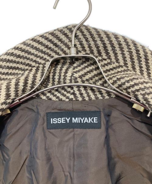 ISSEY MIYAKE（イッセイミヤケ）ISSEY MIYAKE (イッセイミヤケ) ウール ヘリンボーンツイル ショールカラーテーラードジャケット　ME43FD085 ブラウン サイズ:２の古着・服飾アイテム