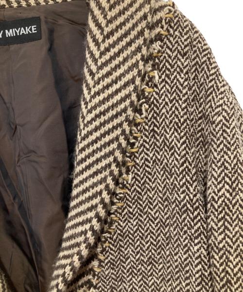 ISSEY MIYAKE（イッセイミヤケ）ISSEY MIYAKE (イッセイミヤケ) ウール ヘリンボーンツイル ショールカラーテーラードジャケット　ME43FD085 ブラウン サイズ:２の古着・服飾アイテム