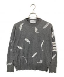 Thom Browne（トムブラウン）の古着「25FW フェザー インターシャ リラックスフィット クルーネック プルオーバー MKA556A-Y3039055 」｜グレー