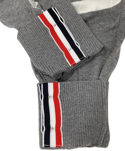 Thom Browne（トムブラウン）Thom Browne (トムブラウン) 25FW フェザー インターシャ リラックスフィット クルーネック プルオーバー MKA556A-Y3039055  グレー サイズ:２の古着・服飾アイテム