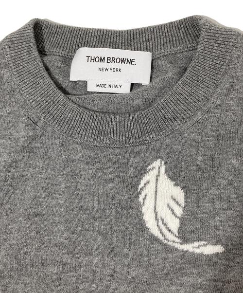 Thom Browne（トムブラウン）Thom Browne (トムブラウン) 25FW フェザー インターシャ リラックスフィット クルーネック プルオーバー MKA556A-Y3039055  グレー サイズ:２の古着・服飾アイテム