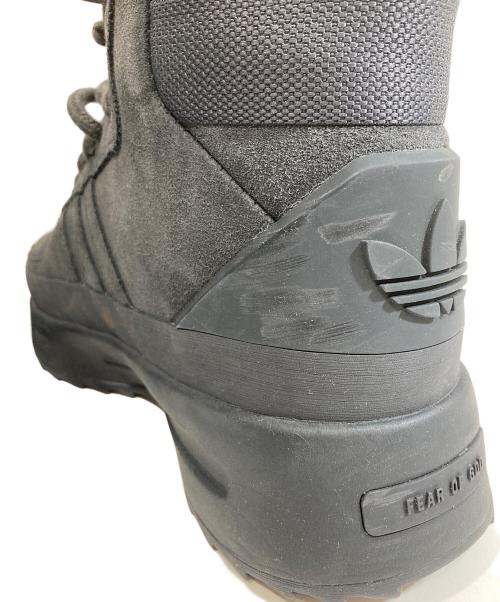 adidas（アディダス）adidas (アディダス) Fear Of God (フィア・オブ・ゴッド) ハイカットスニーカー　IE6208 グレー サイズ:26.5の古着・服飾アイテム