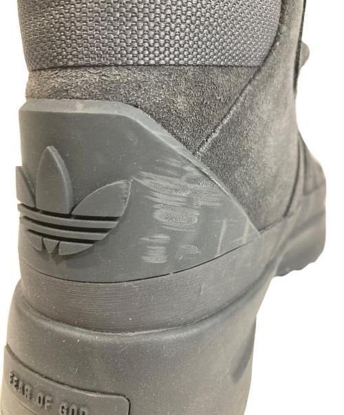 adidas（アディダス）adidas (アディダス) Fear Of God (フィア・オブ・ゴッド) ハイカットスニーカー　IE6208 グレー サイズ:26.5の古着・服飾アイテム