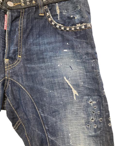DSQUARED2（ディースクエアード）DSQUARED2 (ディースクエアード) ダメージ加工スタッズデニムパンツ インディゴ サイズ:50の古着・服飾アイテム