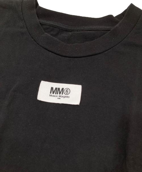 MM6 Maison Margiela（エムエムシックスメゾンマルジェラ）MM6 Maison Margiela (エムエムシックスメゾンマルジェラ) ロゴラベル ショート丈半袖Tシャツ ブラック サイズ:Sの古着・服飾アイテム