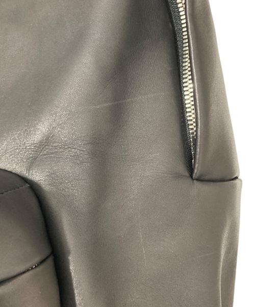 soe ready to wear（ソーイレディトゥウェア）soe ready to wear (ソーイレディトゥウェア) One SHOULDER BP Solotex ワンショルダーBPソロテック ブラックの古着・服飾アイテム