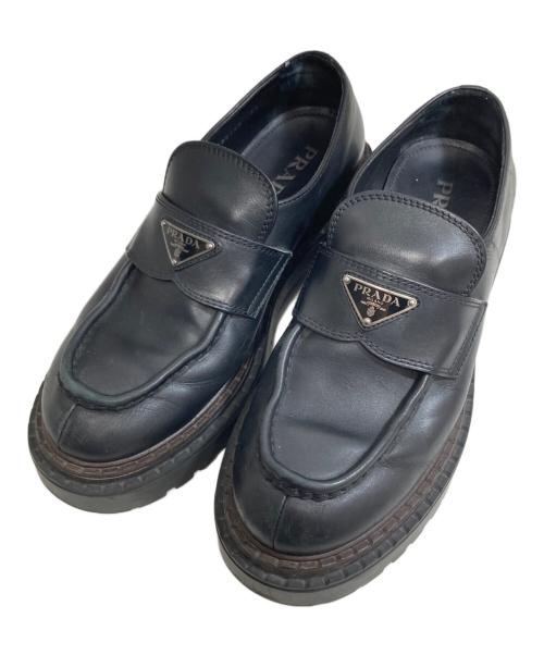 PRADA（プラダ）PRADA (プラダ) トライアングルロゴローファー　2DE148 ブラック サイズ:８　１/２の古着・服飾アイテム