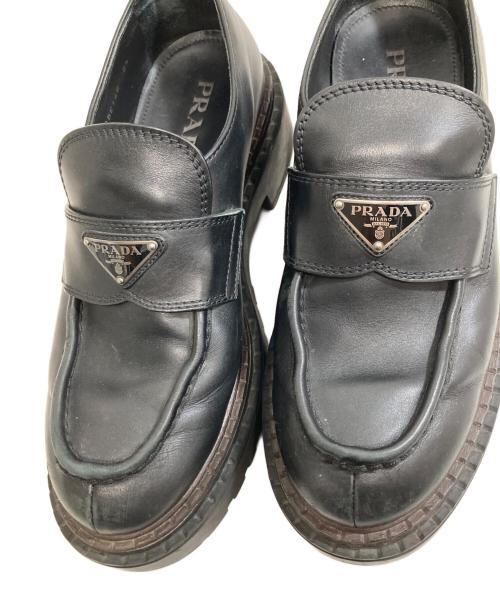 PRADA（プラダ）PRADA (プラダ) トライアングルロゴローファー　2DE148 ブラック サイズ:８　１/２の古着・服飾アイテム