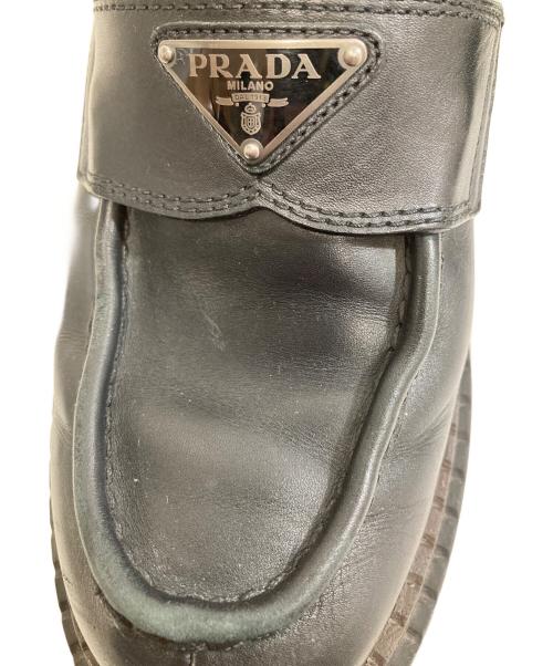 PRADA（プラダ）PRADA (プラダ) トライアングルロゴローファー　2DE148 ブラック サイズ:８　１/２の古着・服飾アイテム
