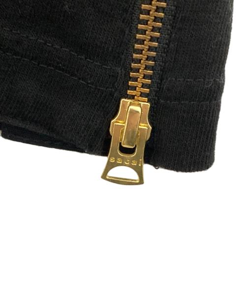 sacai（サカイ）sacai (サカイ) Carhartt WIP (カーハート ワーク イン プログレス) サイドジップ半袖Tシャツ 24-0725S ブラック サイズ:３の古着・服飾アイテム