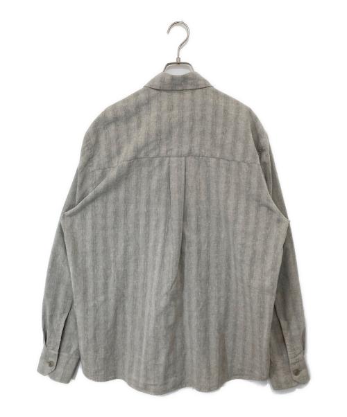 OUR LEGACY（アワーレガシー）OUR LEGACY (アワーレガシー) ABOVE STRIPE SHIRT　アウトライプシャツ　M2262AST グレー サイズ:46の古着・服飾アイテム