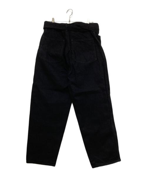 COMOLI（コモリ）COMOLI (コモリ) ブラックデニムベルテッドパンツ ブラック サイズ:Mの古着・服飾アイテム
