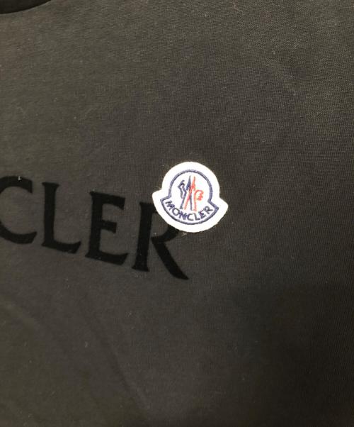 MONCLER（モンクレール）MONCLER (モンクレール) アインコンパッチ フロッキーロゴプリントTシャツ　K20918C00036 8390T ブラック サイズ:Lの古着・服飾アイテム