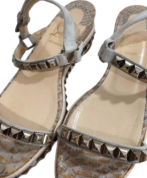 Christian Louboutin（クリスチャン・ルブタン）Christian Louboutin (クリスチャン・ルブタン) ウェッジソールサンダル アイボリー サイズ:39の古着・服飾アイテム