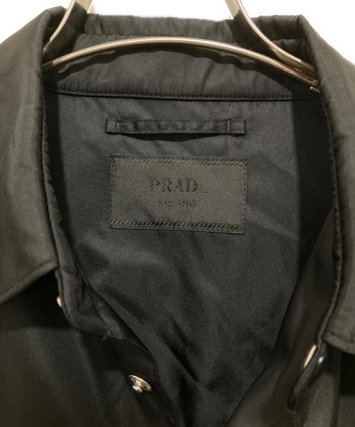 PRADA（プラダ）PRADA (プラダ) トライアングルプレート長袖シャツジャケット SC514 S202 ブラック サイズ:Mの古着・服飾アイテム