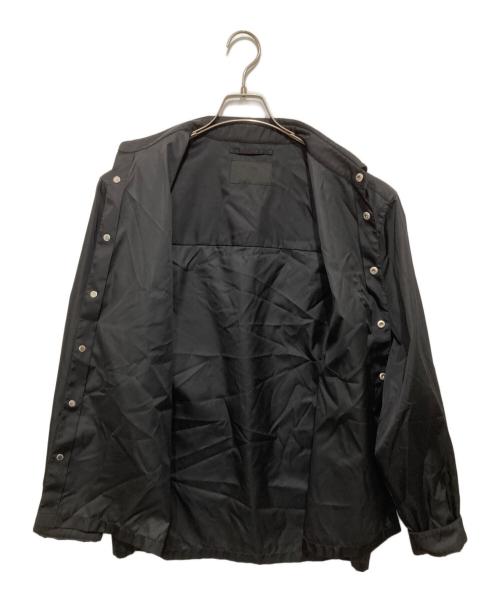 PRADA（プラダ）PRADA (プラダ) トライアングルプレート長袖シャツジャケット SC514 S202 ブラック サイズ:Mの古着・服飾アイテム
