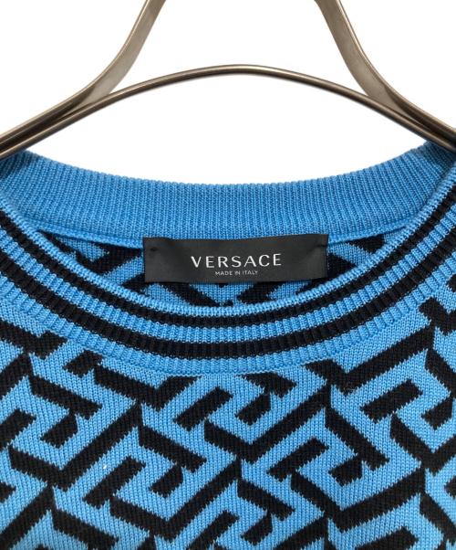 VERSACE（ヴェルサーチ）VERSACE (ヴェルサーチ) ライトパープル・総柄プリントのウールニットプルオーバーセーター 1003883 1A02469 ブルー サイズ:48の古着・服飾アイテム