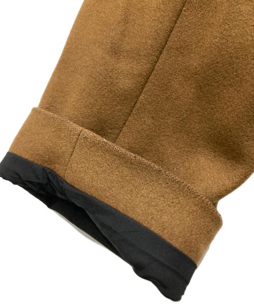 HEVO（イーヴォ）Hevo (イーヴォ) ダブルブレスト コート 2205-BRIN725 ベージュ サイズ:44の古着・服飾アイテム