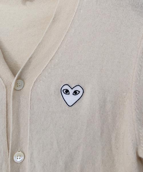 PLAY COMME des GARCONS（プレイコムデギャルソン）PLAY COMME des GARCONS (プレイコムデギャルソン) ハートワッペンカーディガン AZ-N066 アイボリー サイズ:Lの古着・服飾アイテム