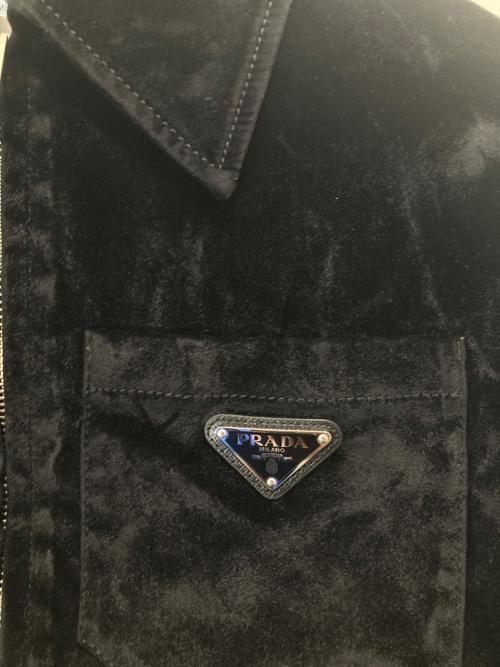 PRADA（プラダ）PRADA (プラダ) トライアングルプレートベルベットデニムブルゾン GFB295 ブラウン サイズ:36の古着・服飾アイテム