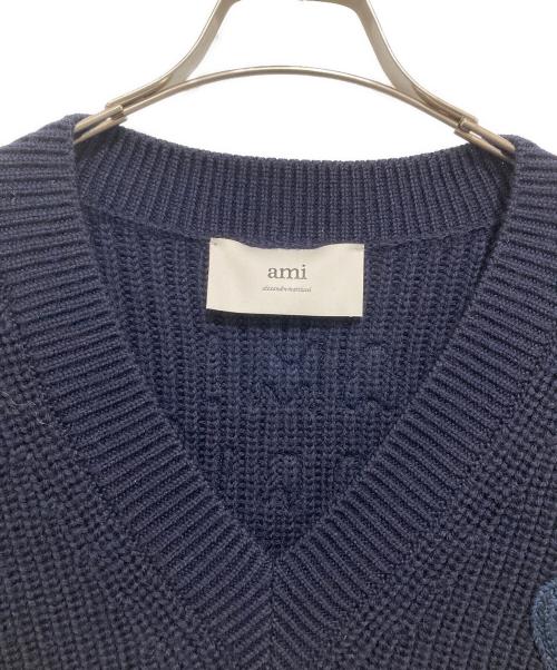 AMI Alexandre Mattiussi（アミアレクサンドルマテュッシ）AMI Alexandre Mattiussi (アミアレクサンドルマテュッシ) ハートロゴ刺繍リブウールVネックニットセーター UKS268.KN0068 ネイビー サイズ:Sの古着・服飾アイテム