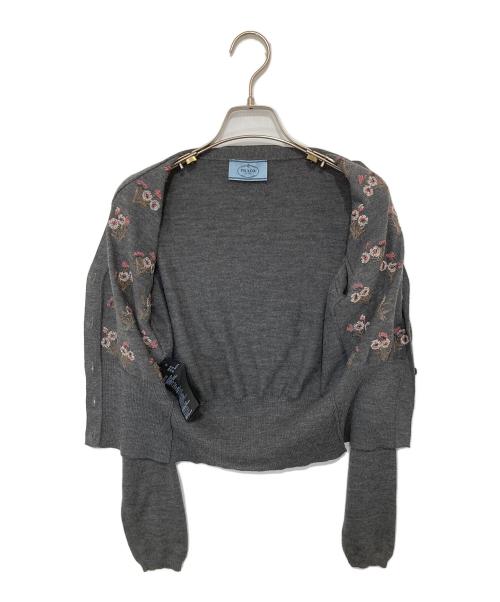 PRADA（プラダ）PRADA (プラダ) 花柄刺繍カーディガン P25B86 8132 グレー サイズ:38の古着・服飾アイテム
