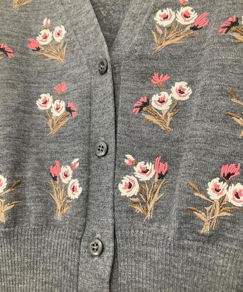 PRADA（プラダ）PRADA (プラダ) 花柄刺繍カーディガン P25B86 8132 グレー サイズ:38の古着・服飾アイテム