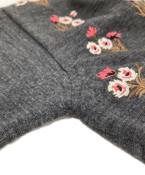 PRADA（プラダ）PRADA (プラダ) 花柄刺繍カーディガン P25B86 8132 グレー サイズ:38の古着・服飾アイテム