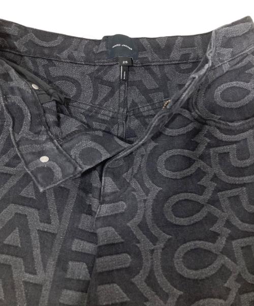 MARC JACOBS（マークジェイコブス）MARC JACOBS (マークジェイコブス) モノグラム柄ストレートデニムパンツ ブラック サイズ:２５の古着・服飾アイテム