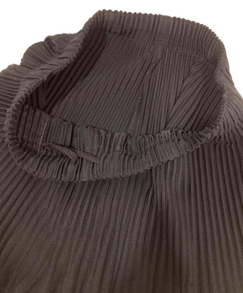HOMME PLISSE ISSEY MIYAKE（オム プリッセ イッセイ ミヤケ）HOMME PLISSE ISSEY MIYAKE (オム プリッセ イッセイ ミヤケ) BASICS プリーツパンツ HP55JF453 ブラック サイズ:3の古着・服飾アイテム