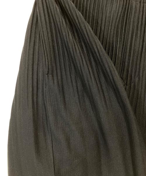 HOMME PLISSE ISSEY MIYAKE（オム プリッセ イッセイ ミヤケ）HOMME PLISSE ISSEY MIYAKE (オム プリッセ イッセイ ミヤケ) BASICS プリーツパンツ HP55JF351 ブラック サイズ:１の古着・服飾アイテム