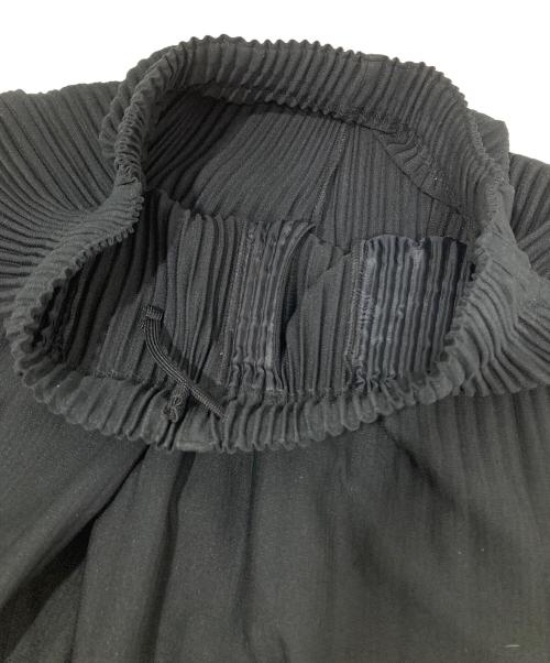HOMME PLISSE ISSEY MIYAKE（オム プリッセ イッセイ ミヤケ）HOMME PLISSE ISSEY MIYAKE (オム プリッセ イッセイ ミヤケ) BASICS プリーツパンツ HP55JF351 ブラック サイズ:１の古着・服飾アイテム