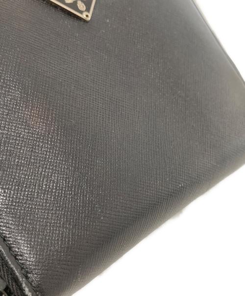 PRADA（プラダ）PRADA (プラダ) サフィアーノトライアングル 二つ折り財布　M606X ブラックの古着・服飾アイテム