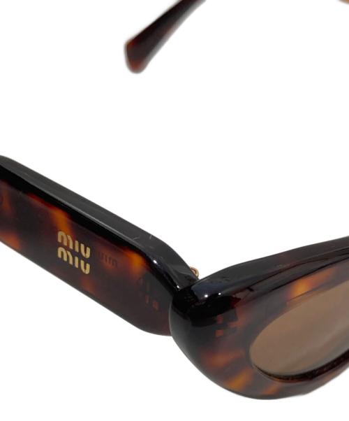 MIU MIU（ミュウミュウ）MIU MIU (ミュウミュウ) キャットアイ サングラス　SMUB11-U ブラウン サイズ:SIZE 55/19の古着・服飾アイテム