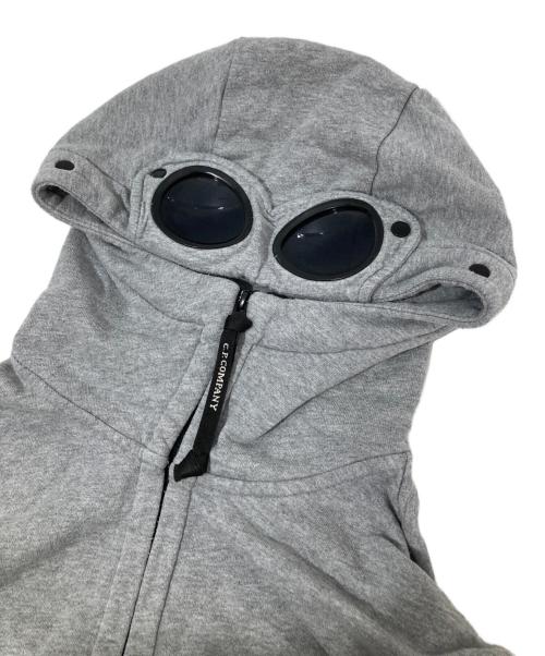 C.P COMPANY（シーピーカンパニー）C.P COMPANY (シーピーカンパニー) GOGGLES SWEAT PARKA ゴーグルズ スウェット パーカー 07CMSS003A グレー サイズ:Mの古着・服飾アイテム