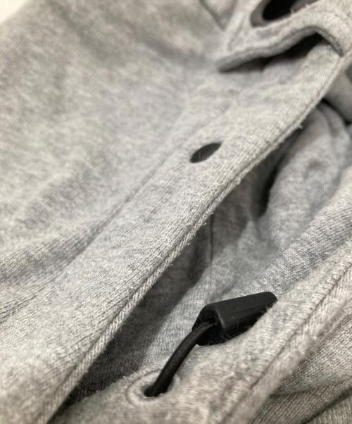 C.P COMPANY（シーピーカンパニー）C.P COMPANY (シーピーカンパニー) GOGGLES SWEAT PARKA ゴーグルズ スウェット パーカー 07CMSS003A グレー サイズ:Mの古着・服飾アイテム