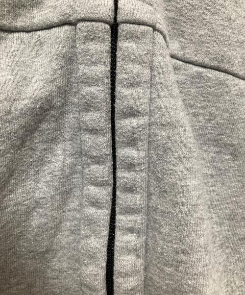 C.P COMPANY（シーピーカンパニー）C.P COMPANY (シーピーカンパニー) GOGGLES SWEAT PARKA ゴーグルズ スウェット パーカー 07CMSS003A グレー サイズ:Mの古着・服飾アイテム