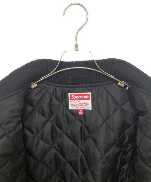 SUPREME（シュプリーム）SUPREME (シュプリーム) MITCHELL & NESS (ミッチェルアンドネス) Camo Logo Varsity Jacket　カモロゴバーシティジャケット　25SS ブラック サイズ:Mの古着・服飾アイテム
