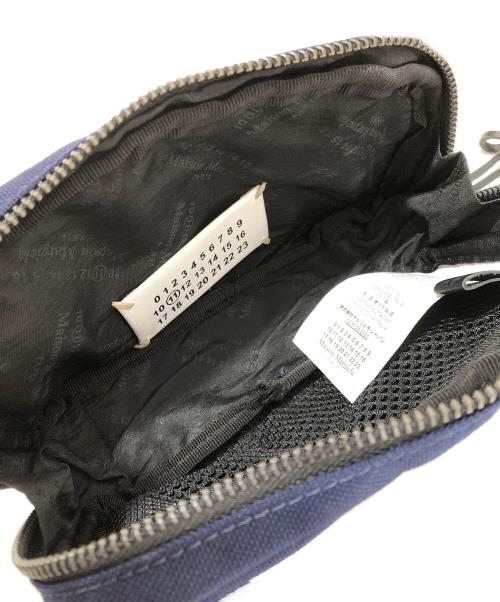Maison Margiela（メゾンマルジェラ）Maison Margiela (メゾンマルジェラ) MINI CROSSBODY POUCH　ミニクロスボディポーチ　S55WB0014 ネイビーの古着・服飾アイテム