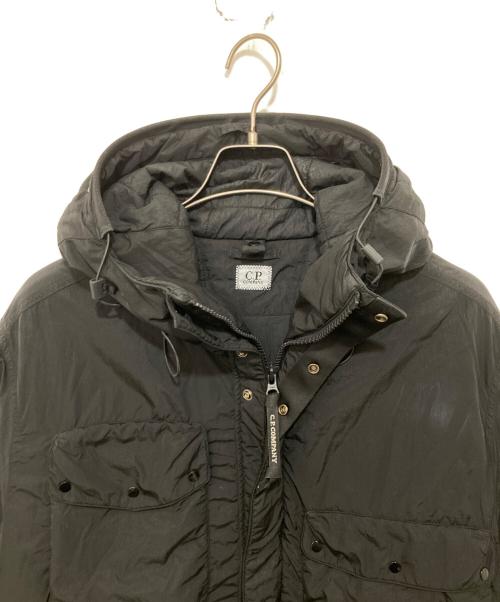 C.P COMPANY（シーピーカンパニー）C.P COMPANY (シーピーカンパニー) Chrome-R Hooded Goggle Jacket 19CMOW010A-005904G ジップアップ ゴーグル ミディアムジャケット クロームアール ブラック サイズ:Mの古着・服飾アイテム