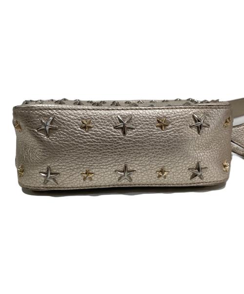 JIMMY CHOO（ジミーチュウ）JIMMY CHOO (ジミーチュウ) PEGASI CAMERA BAG　ペガシ カメラバッグ シルバーの古着・服飾アイテム
