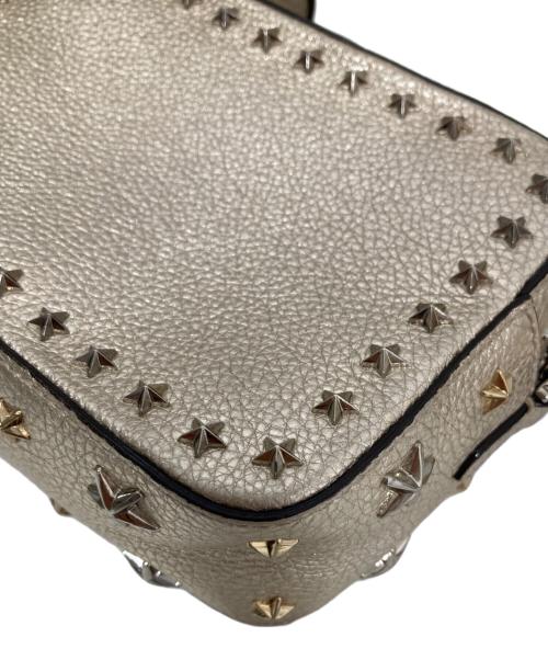 JIMMY CHOO（ジミーチュウ）JIMMY CHOO (ジミーチュウ) PEGASI CAMERA BAG　ペガシ カメラバッグ シルバーの古着・服飾アイテム