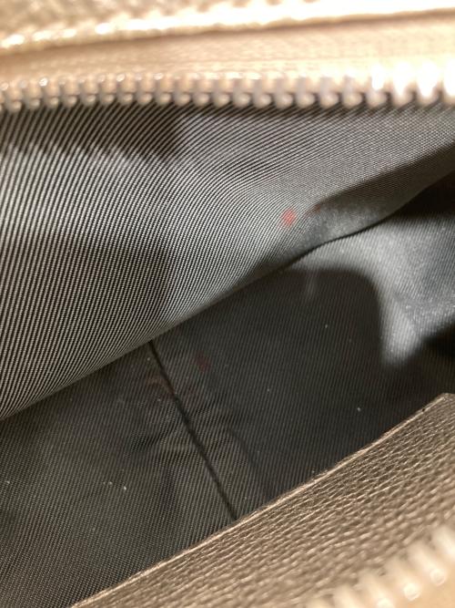 JIMMY CHOO（ジミーチュウ）JIMMY CHOO (ジミーチュウ) PEGASI CAMERA BAG　ペガシ カメラバッグ シルバーの古着・服飾アイテム