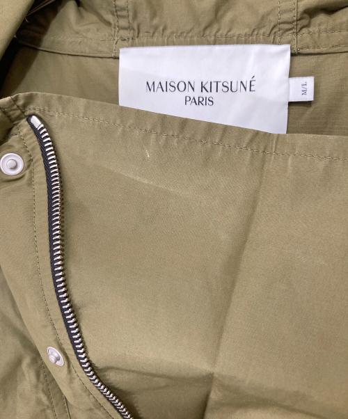 maison kitsune（メゾンキツネ）maison kitsune (メゾンキツネ) MK CAMP HOODED CAPE カーキ サイズ:M/Lの古着・服飾アイテム