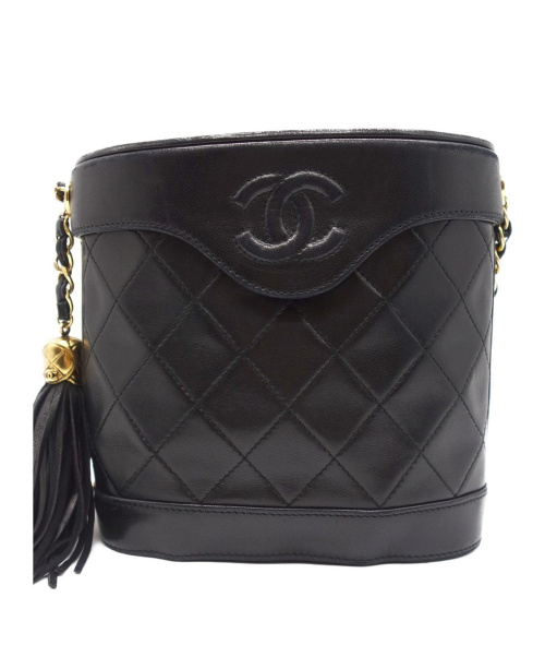 CHANEL（シャネル）CHANEL (シャネル) タッセルチェーンショルダーバッグ ブラック マトラッセ 1871979の古着・服飾アイテム