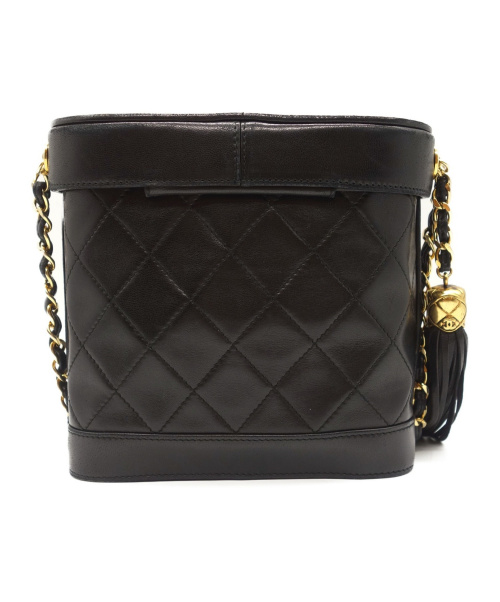 CHANEL（シャネル）CHANEL (シャネル) タッセルチェーンショルダーバッグ ブラック マトラッセ 1871979の古着・服飾アイテム
