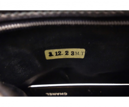 CHANEL（シャネル）CHANEL (シャネル) タッセルチェーンショルダーバッグ ブラック マトラッセ 1871979の古着・服飾アイテム